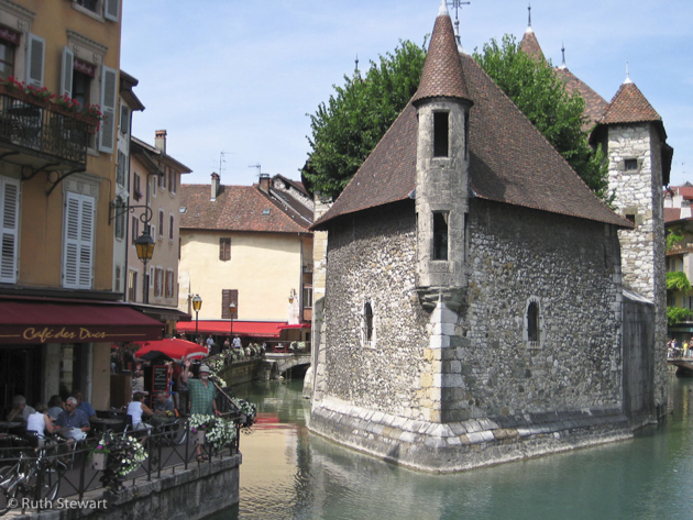 Jim (waving) and the island prison of Annecy