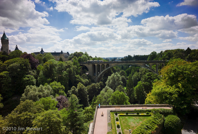 Pont Adolphe and the Petrusse Gorge from Pl. de la Constitution