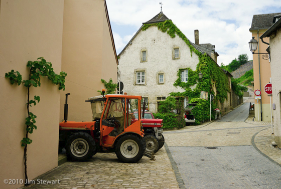 Éinen street scene